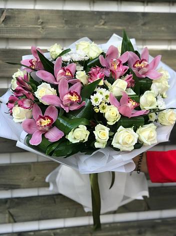 Букет цветов из: Розы и Хризантемы в Губастово