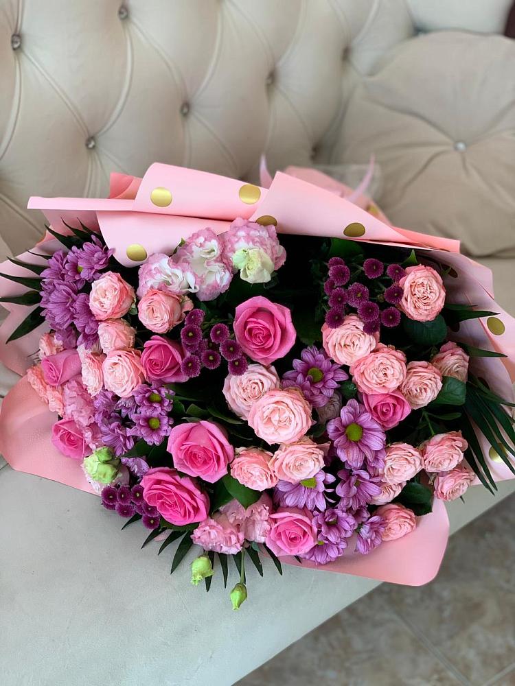 Букет цветов из: Хризантемы, Розы и Лизиантусы в Губастово