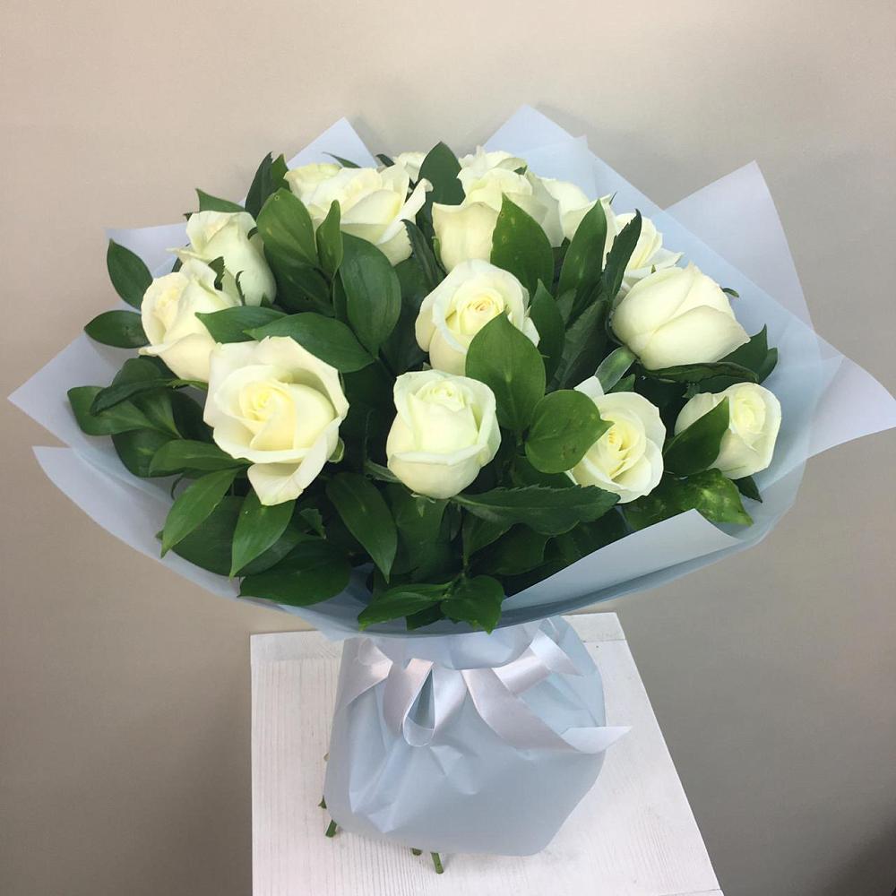 Букет 15 Белых роз Проуд в Губастово