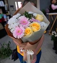 Букет цветов из:  Герберы, Розы и Хризантемы в Губастово