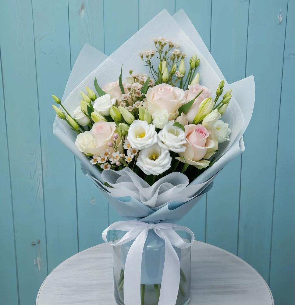 Букет цветов из: Розы и Лизиантусы в Губастово