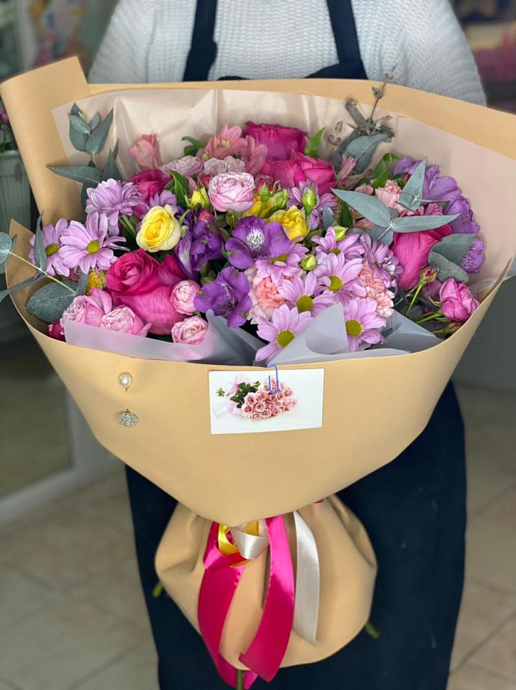 Букет цветов из: Хризантемы, Гвоздики и Альстромерии в Губастово