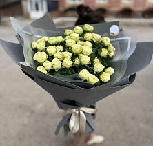 Букет Белые кустовые розы Солинеро в Губастово