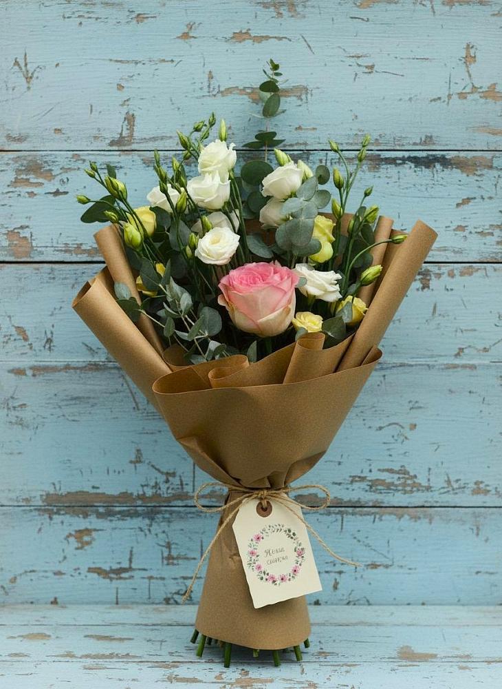 Букет цветов из: Розы и Лизиантусы в Губастово