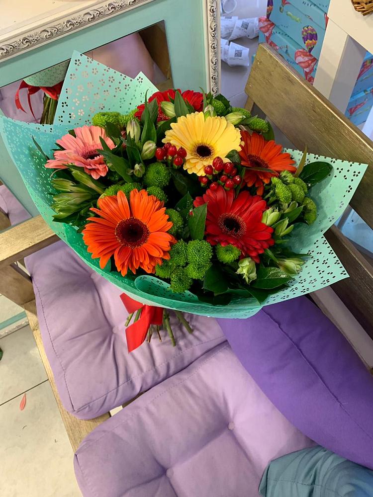 Букет цветов из: Герберы, Хризантемы и Альстромерии в Губастово