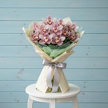 Букет цветов из:  Орхидеи и Розы в Губастово