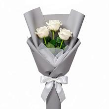 Букет 3 белые розы в Губастово