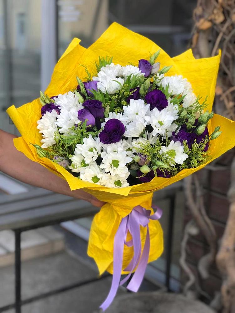 Букет цветов из: Ирисы, Хризантемы и Ромашки в Губастово