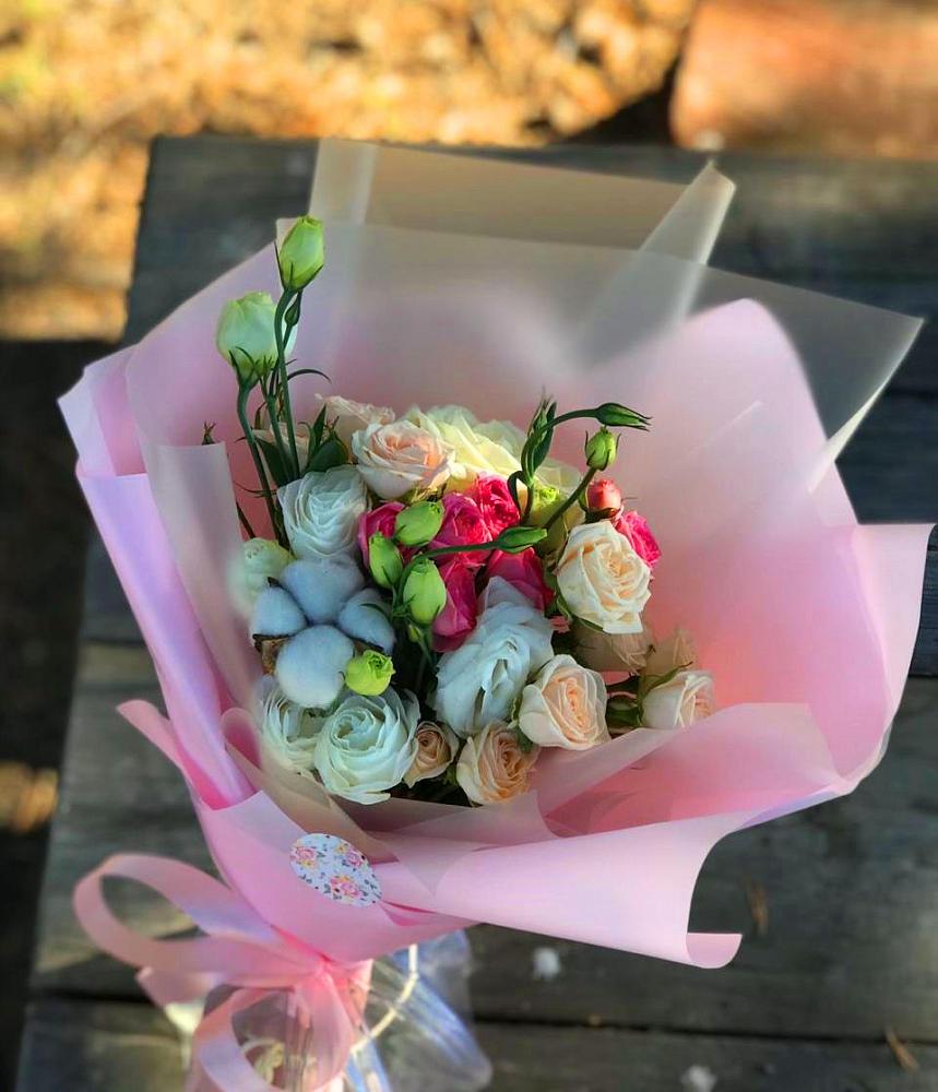 Букет цветов из: Розы и Лизиантусы в Губастово