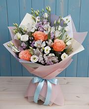 Букет цветов из:  Лизиантусы, Розы, Альстромерии и Гипсофила в Губастово