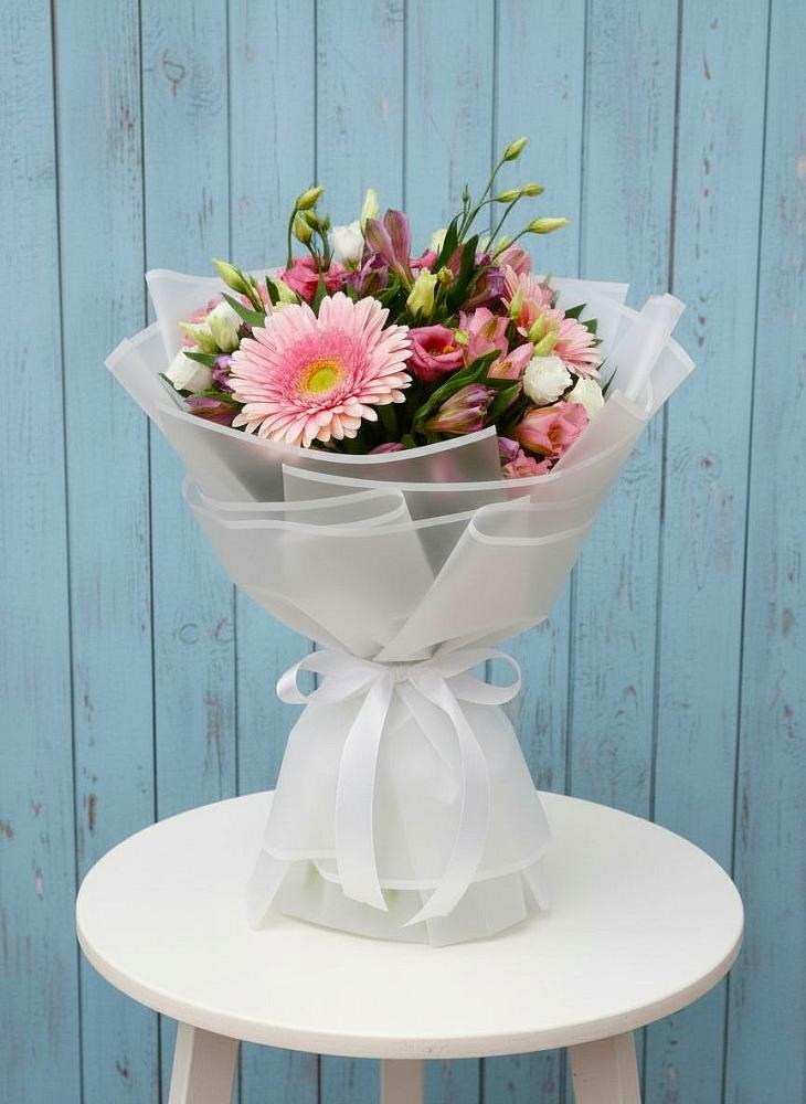 Букет цветов из: Герберы, Альстромерии и Лизиантусы в Губастово