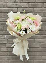 Букет цветов из:  Гвоздики, Розы, Лизиантусы и Хризантемы #REPLACE_PRED# Губастово