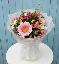 Букет цветов из:  Герберы, Альстромерии и Лизиантусы в Губастово