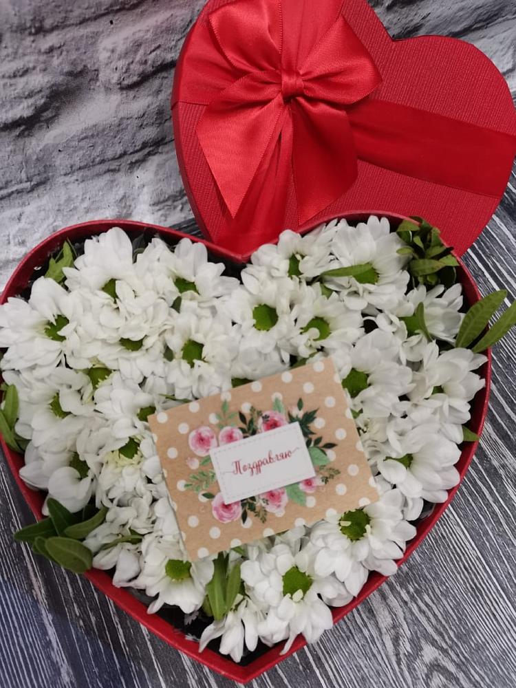 Цветочная композиция из Хризантемы в виде сердца в Губастово