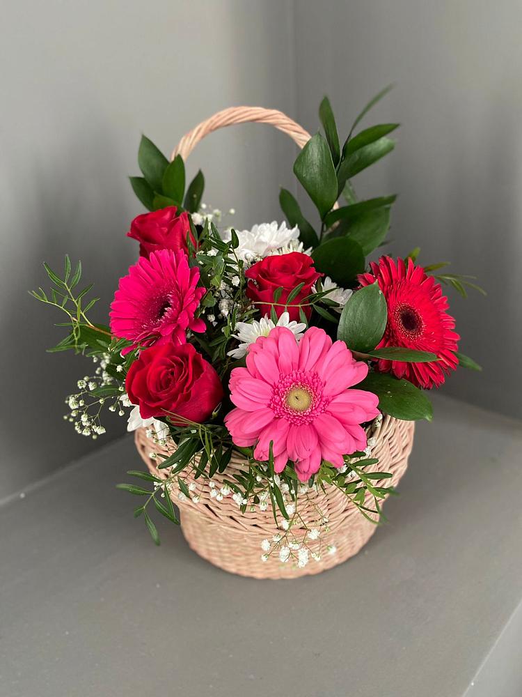 Цветочная композиция из Розы, Хризантемы и Герберы в корзине в Губастово