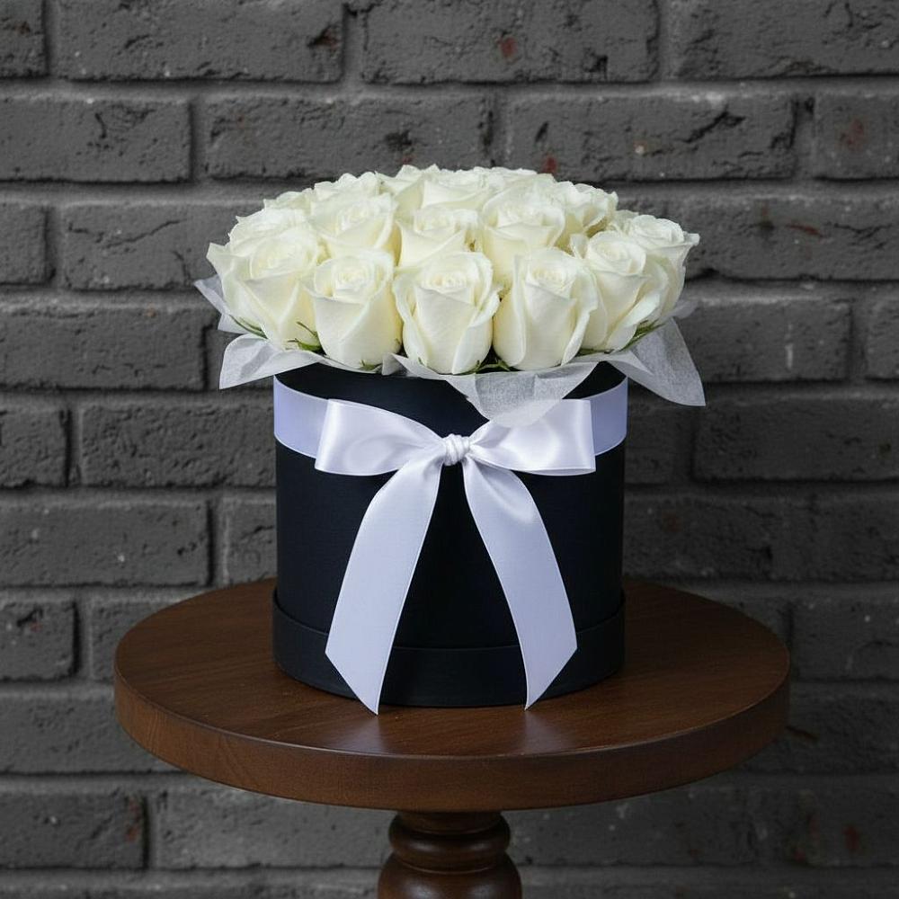 Цветочная композиция из Розы в шляпной коробке в Губастово