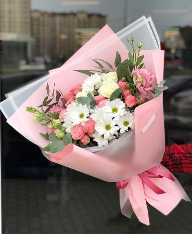 Букет цветов из: Розы, Лизиантусы и Хризантемы в Губастово