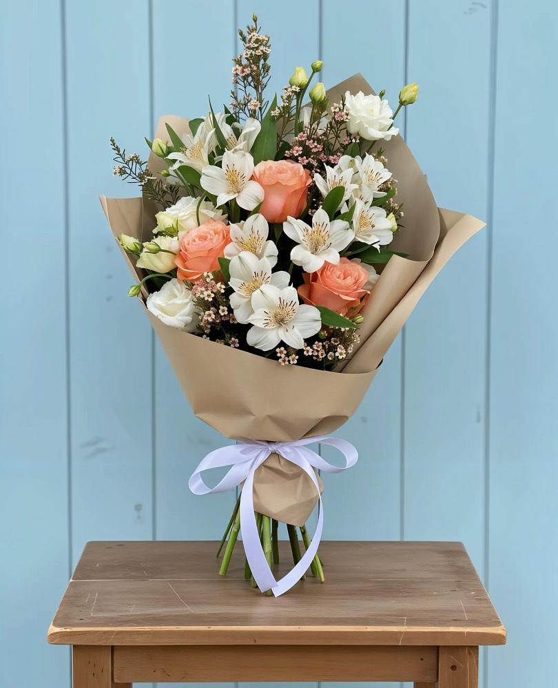 Букет цветов из: Альстромерии, Лизиантусы, Розы и Хризантемы в Губастово