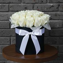 Цветочная композиция из Розы в шляпной коробке в Губастово