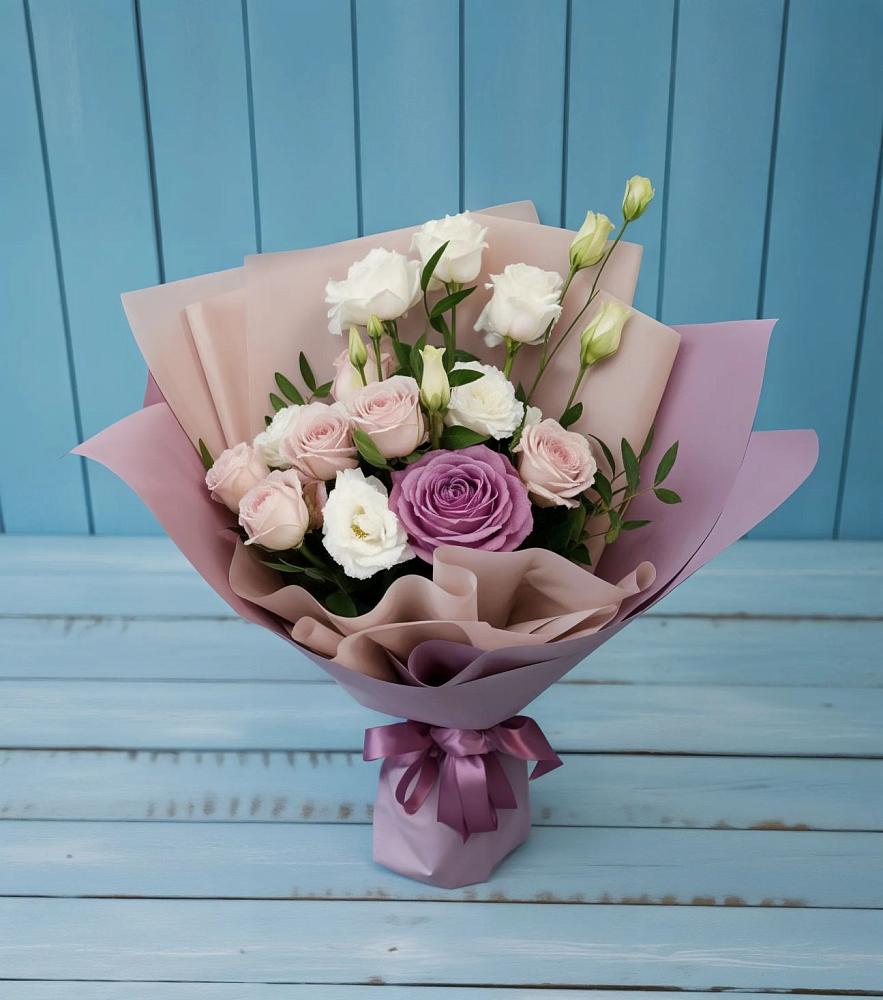 Букет цветов из: Розы и Лизиантусы в Губастово